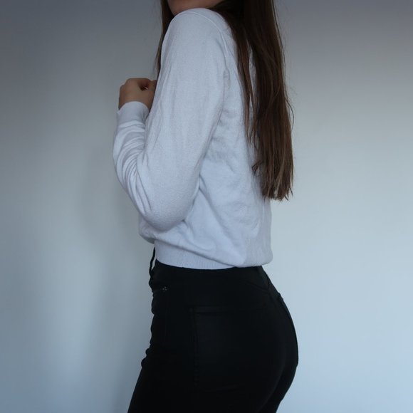 White button down long sleeve shirt. - Picture 2 of 3